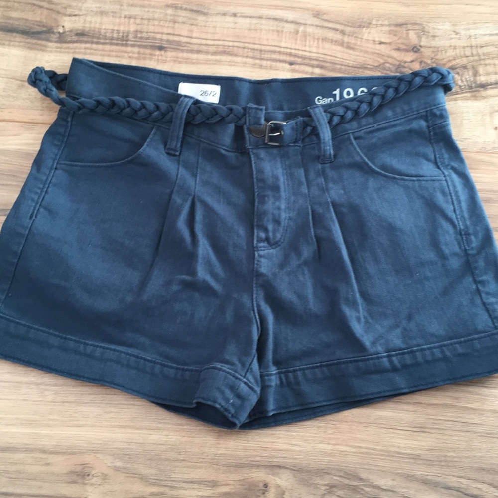 NWOT Gap belted denim shorts